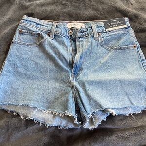 Abercrombie The Mom Short, HR, curve love. Never worn